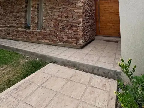 Casa 5 ambientes con 2 baños