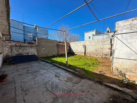 Casa de 3 dormitorios en venta c/ cochera en B° Villa Sanchez Elia