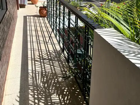 Casa 8 ambientes con 6 baños