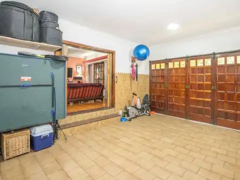 Casa 5 ambientes con 2 baños