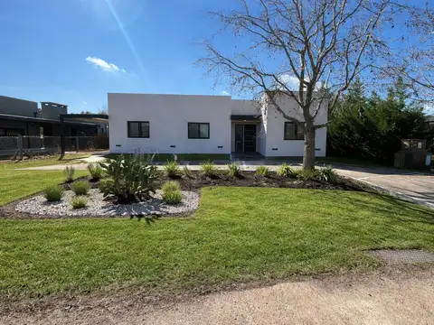 VENTA CASA 4 AMBIENTES  LOTE INTERNO  B. PRIVADO CARDALES VILLAGE BAJAS EXPENSAS APTO CREDITO