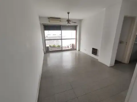Venta de amplio departamento 2 ambientes en inmejorable ubicación