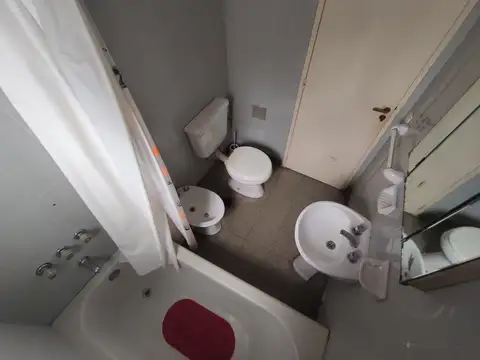 Venta de amplio departamento 2 ambientes en inmejorable ubicación