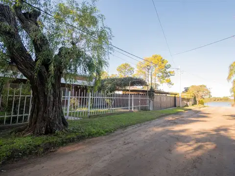 HERMOSA CASA CON SALIDA AL RIO EN LOS ZAPALLOS