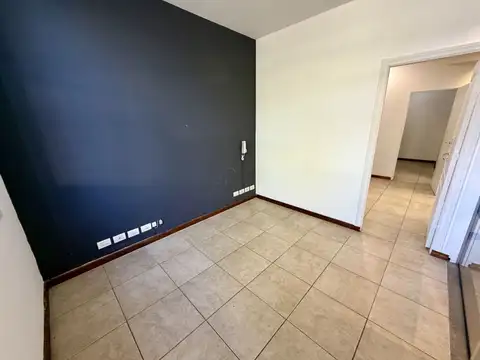 Oficina 6 ambientes con 1 baño