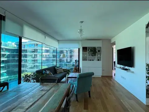 Alquiler Apartamento de 2 dormitorios, 2 baños, amueblado Forum y cochera