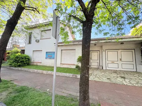 Martinez vias a Libertador, Casa en Venta , 3 dormitorios, jardín con pileta