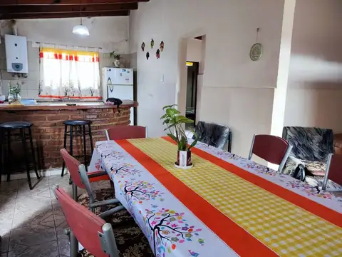 CASA EN VENTA EN BERISSO 2 DORMITORIOS PATIO