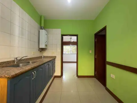 Casa 6 ambientes con 2 baños