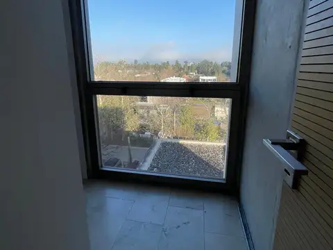 Schweitzer 8800, Piso 4