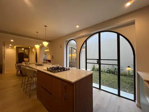 Venta - Casa de Diseño de 3 dormitorios Barrio Lourdes, Rosario