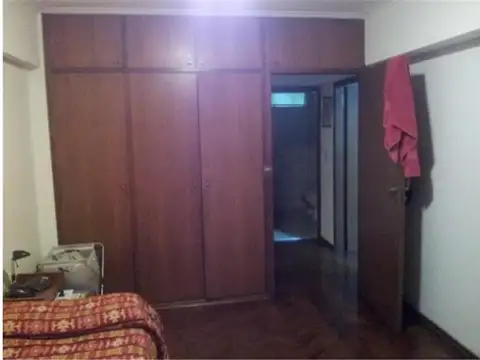 27 De Abril 206 , Piso 6