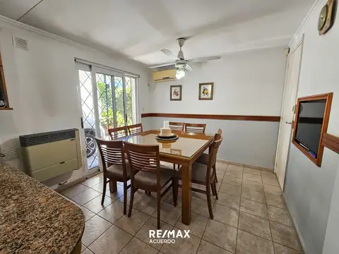 Casa 5 ambientes con 2 baños