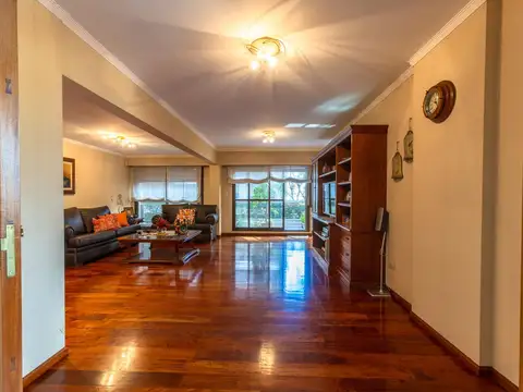 Departamento 7 ambientes con 2 baños