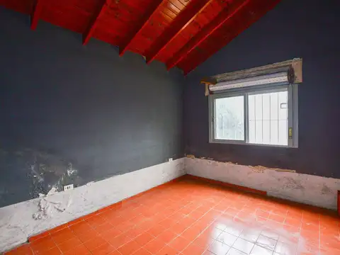 Casa frente c/ jardín, cochera cubierta APTO BANCO