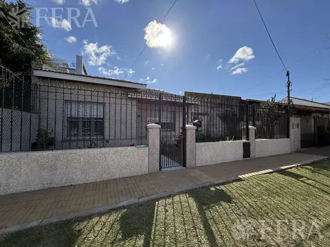 Venta Casa 3 ambientes con patio en Quilmes Oeste
