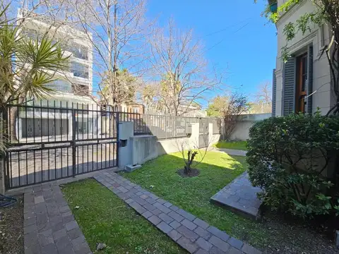 Casa en Venta con 4 cocheras