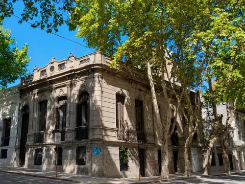 VENTA CASA ESQUINA IDEAL INSTITUCIONES O RENTA