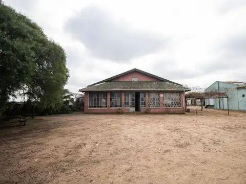 Galpones en Chacra de 9 ha con Vivienda