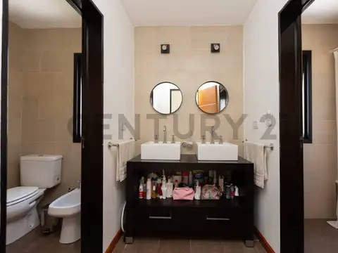 Int. Corvalan 2300, Piso 0