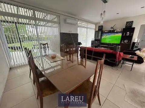 Casa 5 ambientes con 3 baños