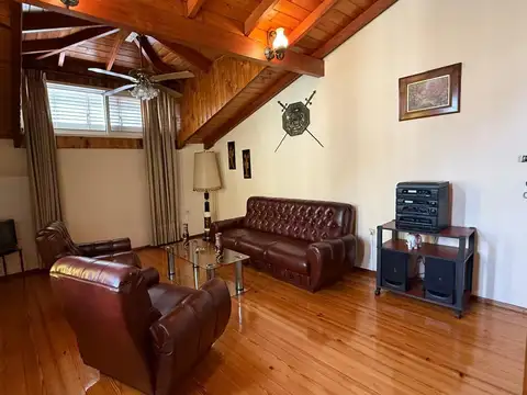 Casa 5 ambientes con 2 baños