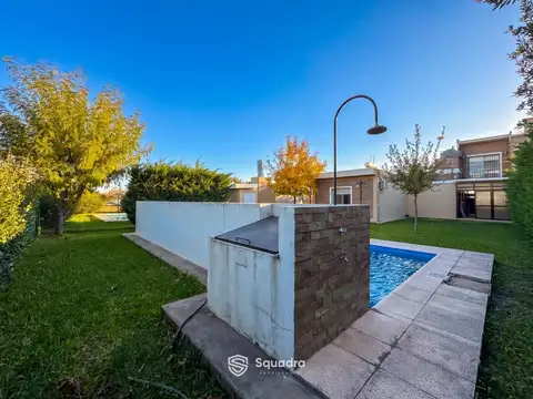 Casa en Venta con 2 cocheras