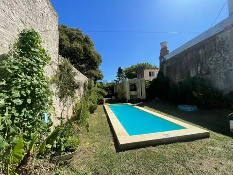 Lote con casa Container en Los Hornos
