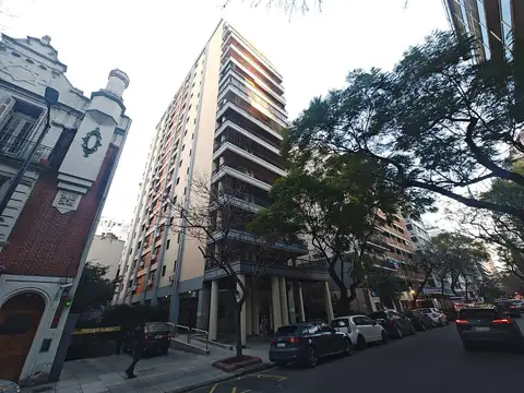 Tres ambientes con dependencia de 120 metros. Cochera fija