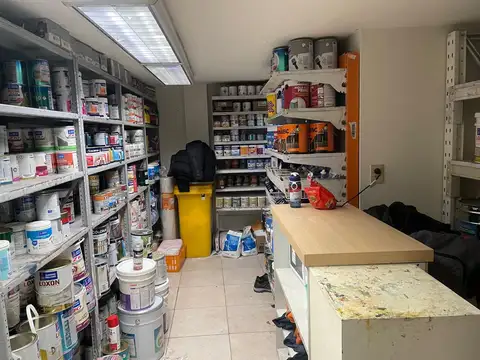 Local esquina Riobamba y Arenales ubicación estratégica a una cuadra de Santa Fé y Callao.