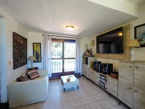 Depto Tipo Casa 6 ambientes con 2 baños