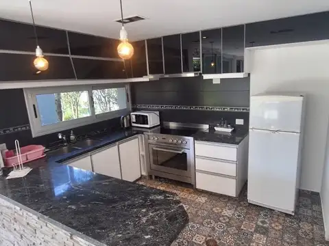 Casa en Venta con 3 cocheras