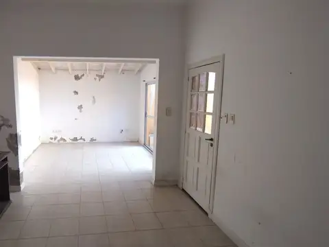 Depto Tipo Casa en Venta en Remedios de Escalada, USD 82.000