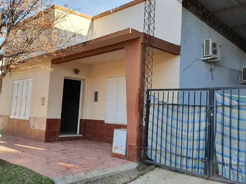 Casa 7 ambientes con 2 baños