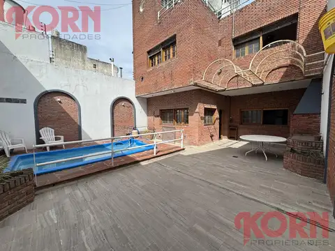 VENTA CASA LOTE PROPIO 4 AMBIENTES CON DEPENDENCIA GARAJE PATIO CON PARRILLA Y PISCINA, MONTE CASTRO