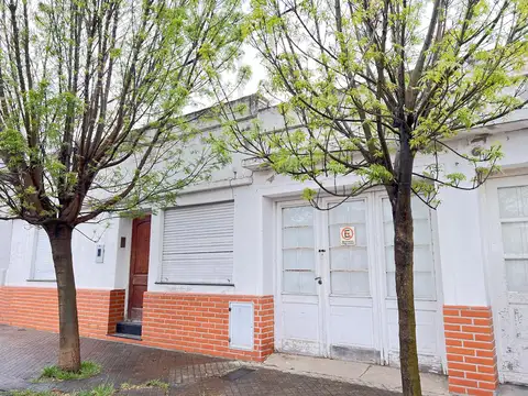 Venta Casa con local en Cañada De Gomez