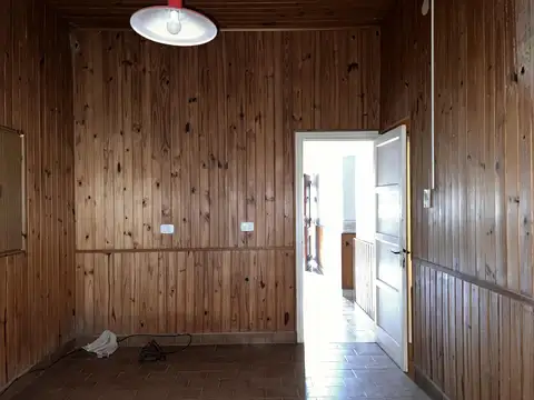 Casa 7 ambientes con 2 baños