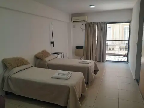 Depto. de 2 ambientes con balcón.