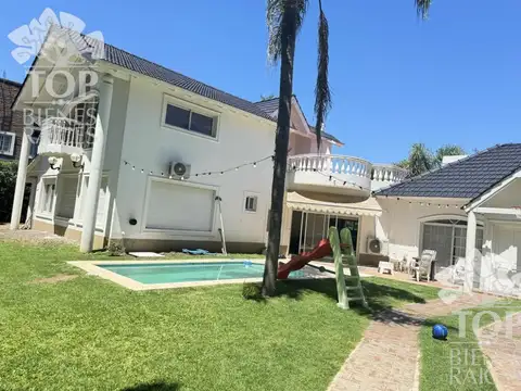 Casa 8 ambientes con 3 baños