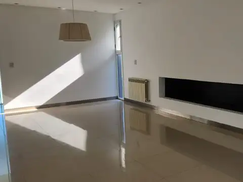 Casa en Alquiler en Aldea, USD 2.100