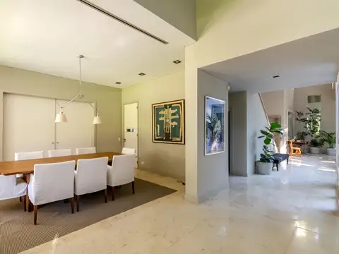 Casa en Venta con 6 cocheras