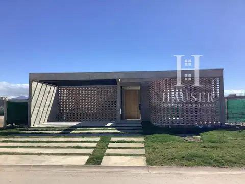 HAUSER vende casa a estrenar en barrio Lar de Boedo!