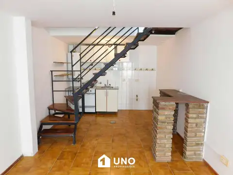 Marcos Paz y Av. Francia - Casa de 1 Dormitorio.