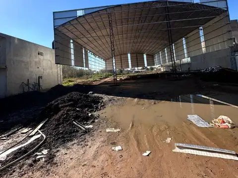 ALQUILER GALPON INDUSTRIAL A ESTRENAR a cuadras de la panamericana y Ruta 26