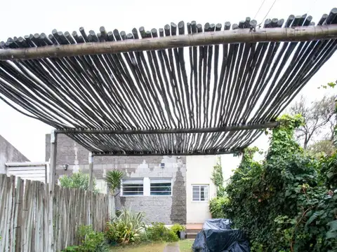 Casa en venta de 3 dormitorios c/ cochera en Monte Hermoso