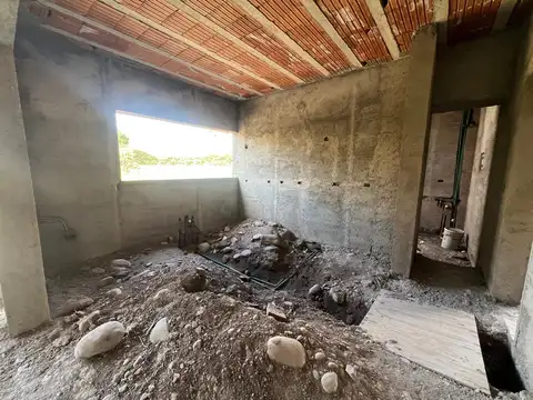 Vendo Lote con Casa a terminar en Barrio Las Cortaderas II