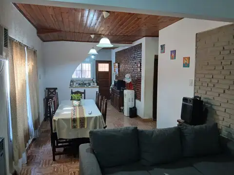 Casa - Venta - Argentina, Villa de Mayo - Tres Arroyos 2432