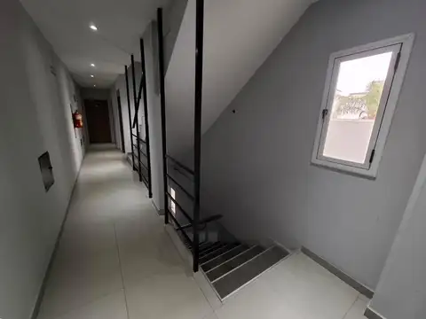 MODERNO MONOAMBIENTE EN 1º AL FRENTE, CON BALCÓN