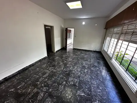 Casa uso comercial en Moreno centro