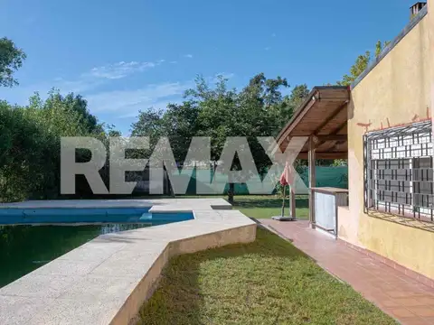 Casa en Venta con 3 cocheras